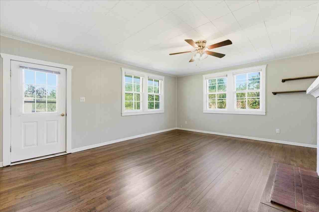 200 Oleander St - Photo 3 of 36