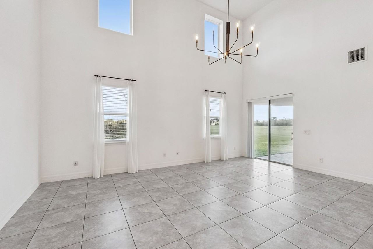 1132 Hilltop Pl - Photo 4 of 33