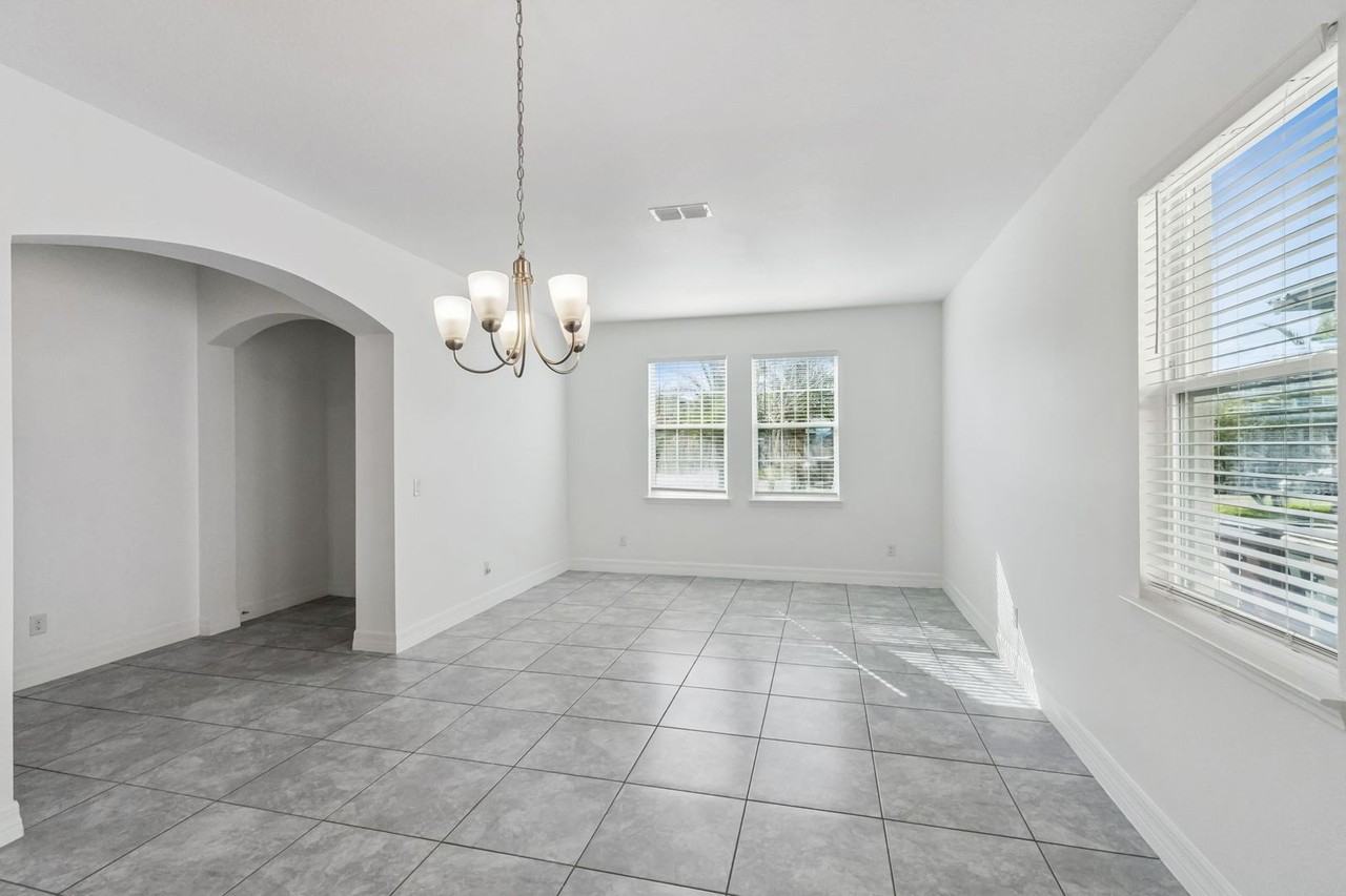 1132 Hilltop Pl - Photo 5 of 33