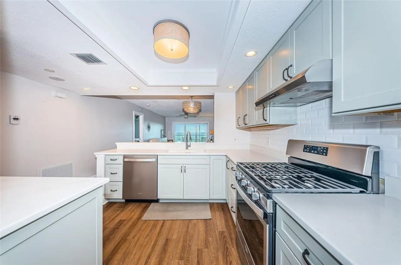 5400 Park St N - Photo 7 of 32