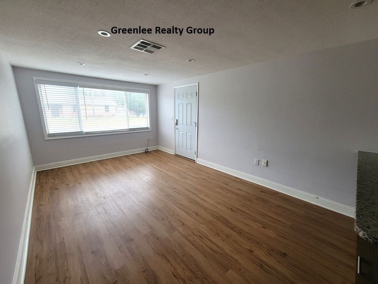 6907 Forest Ave - Photo 4 of 15