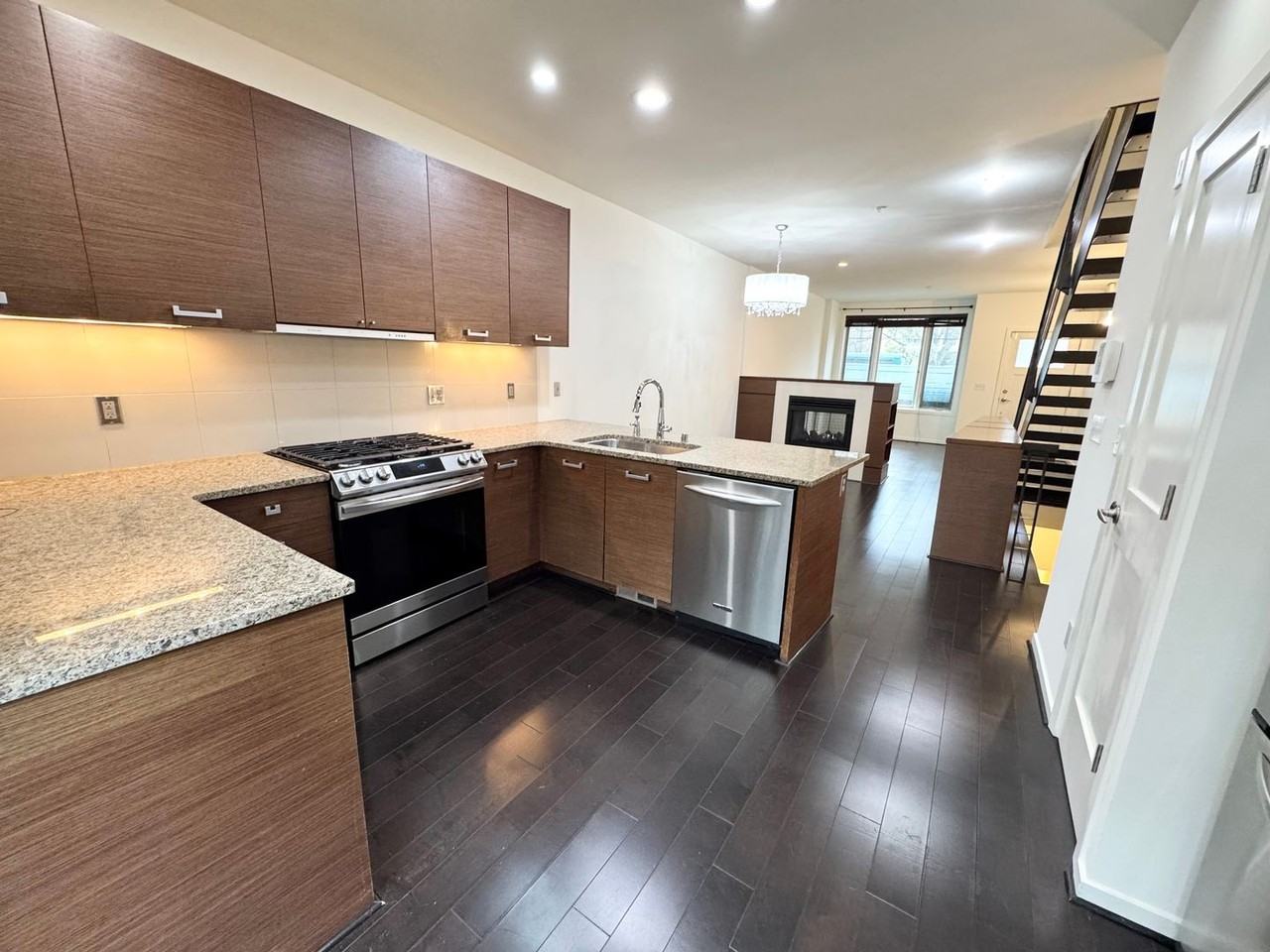 1200 Bellevue Way Ne - Photo 4 of 35