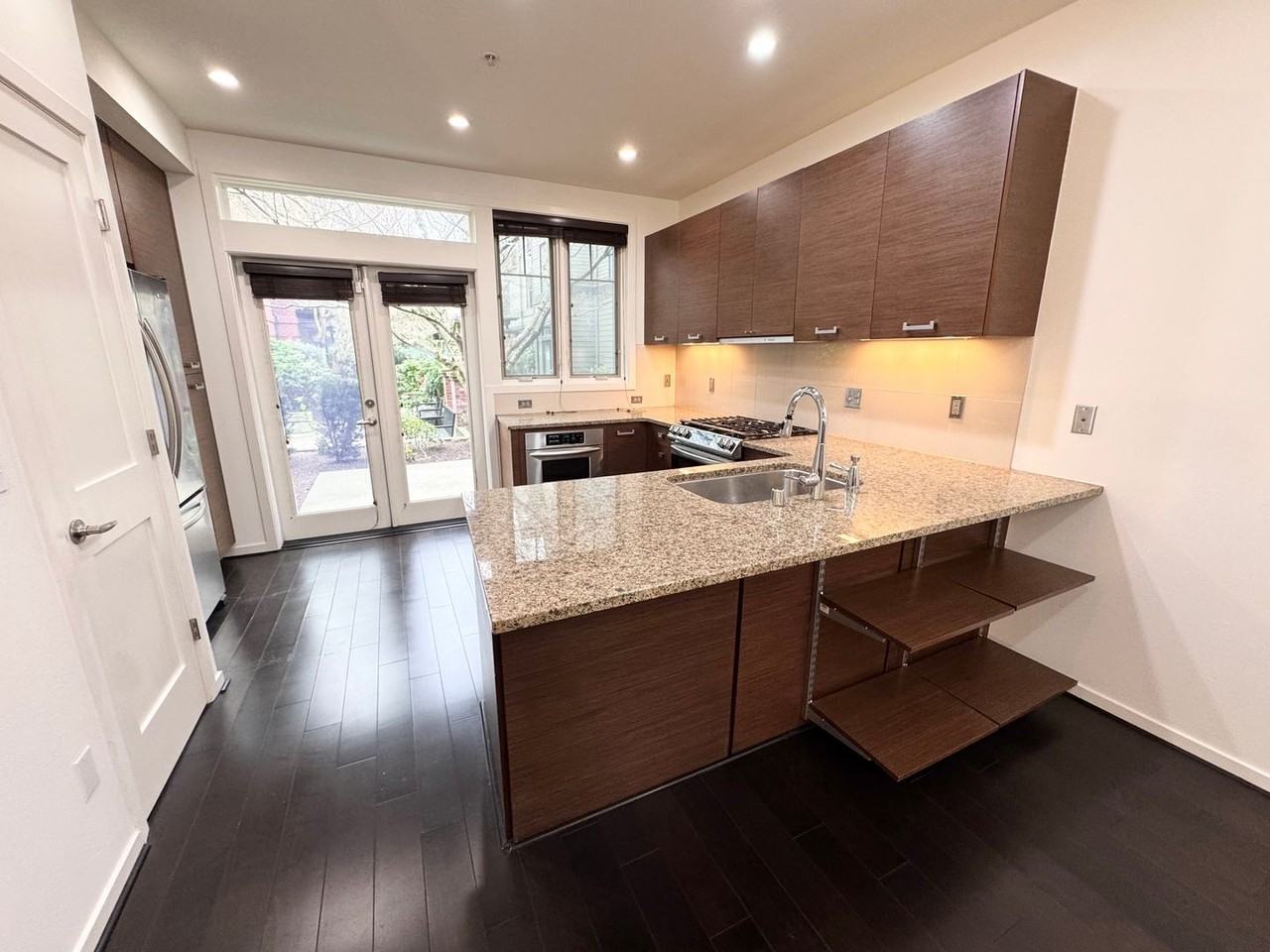 1200 Bellevue Way Ne - Photo 5 of 35