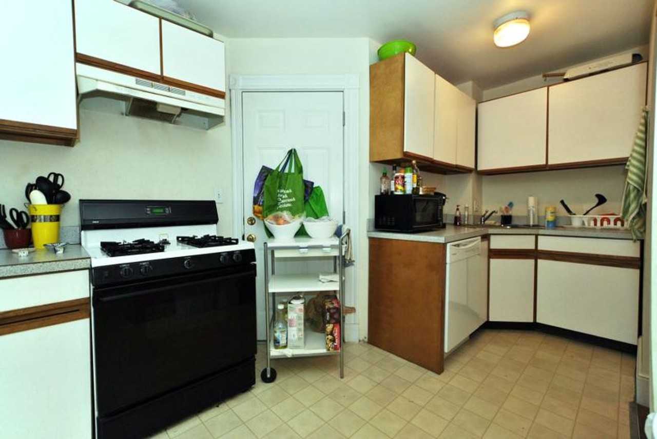 26 Linden St - Photo 4 of 10