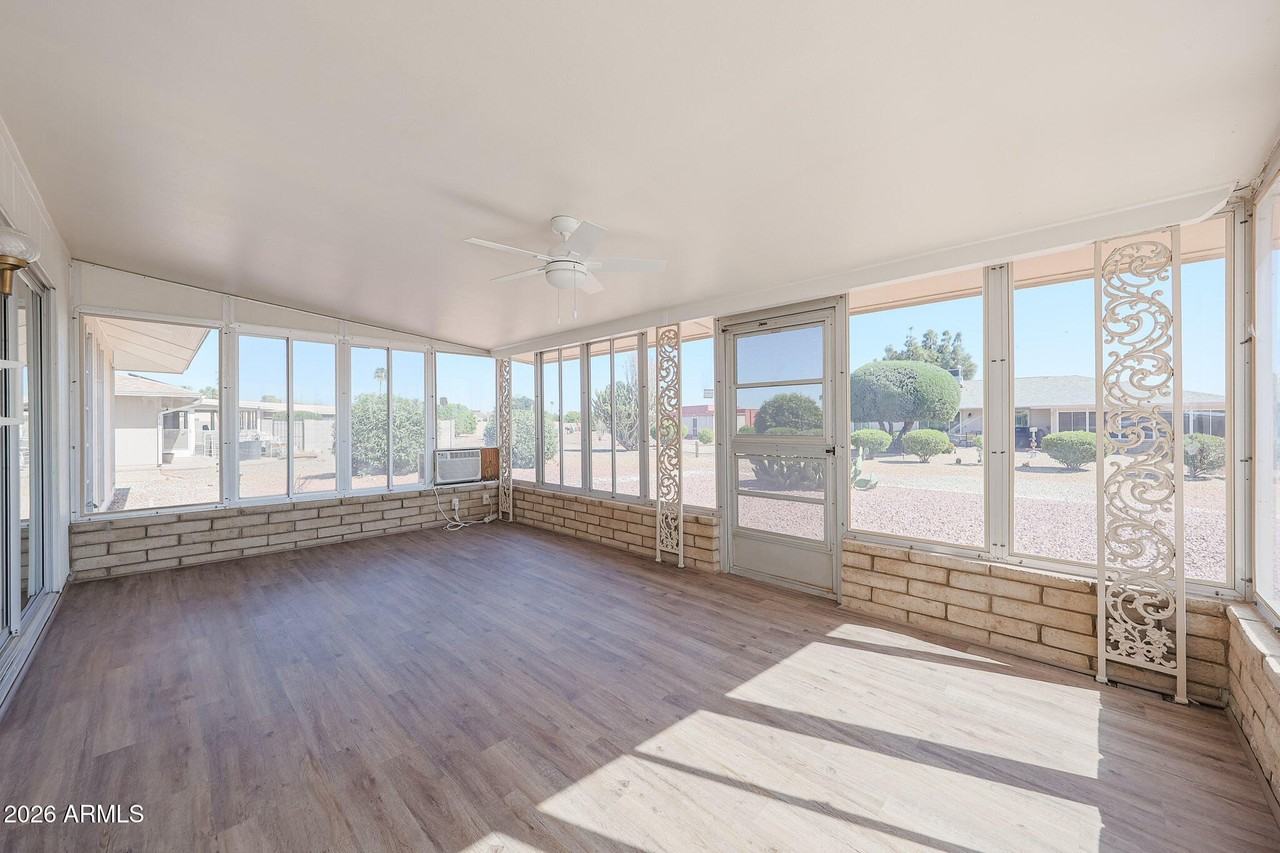 10507 W Brookside Dr - Photo 3 of 25