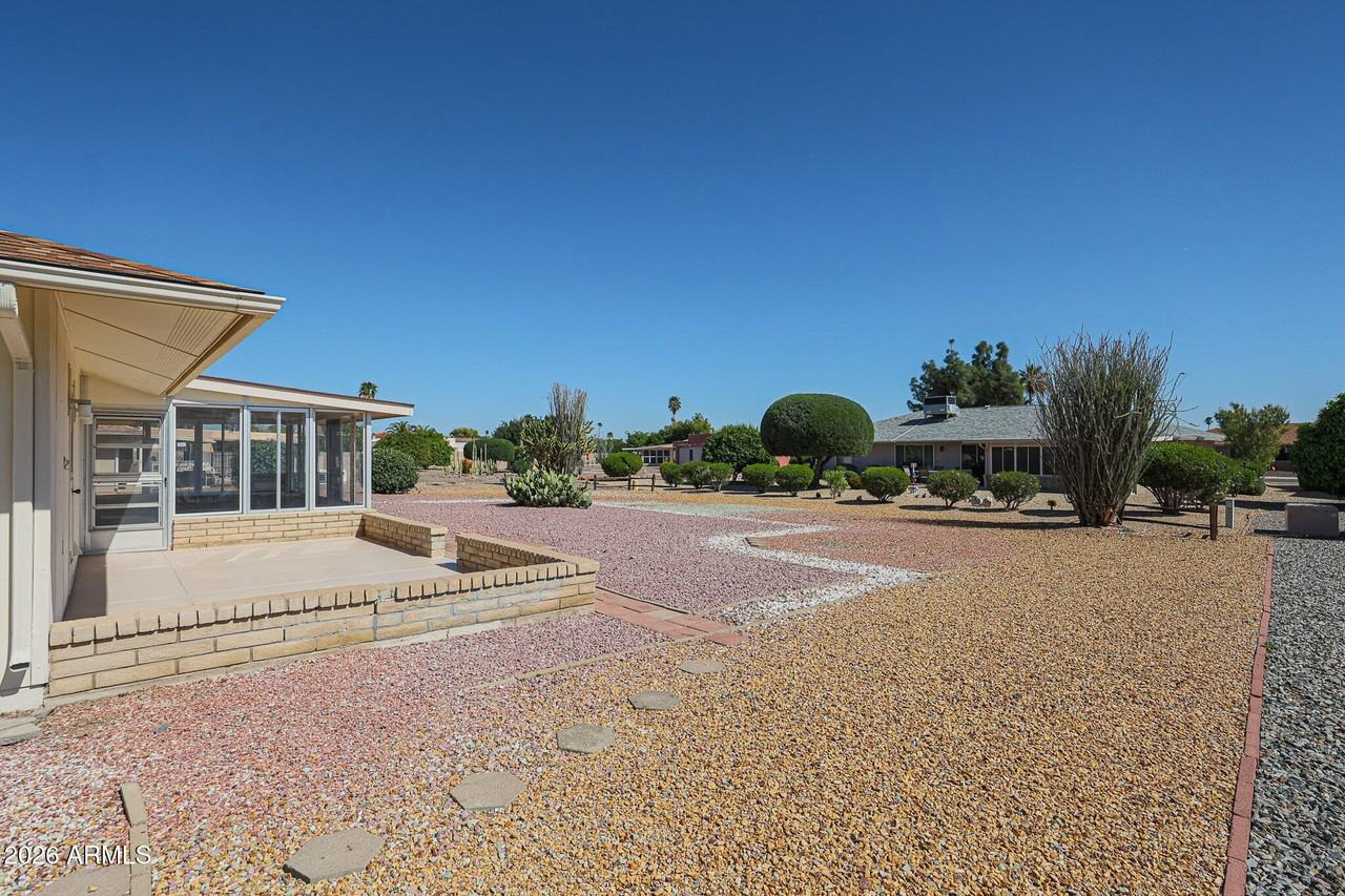 10507 W Brookside Dr - Photo 5 of 25