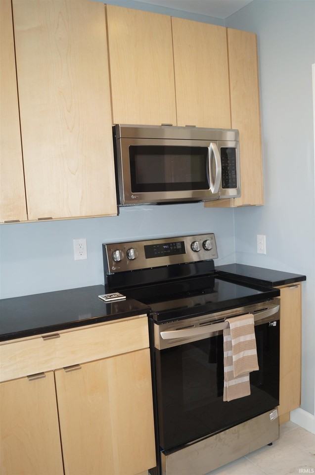 303 S Washington St #2 - Photo 3 of 11