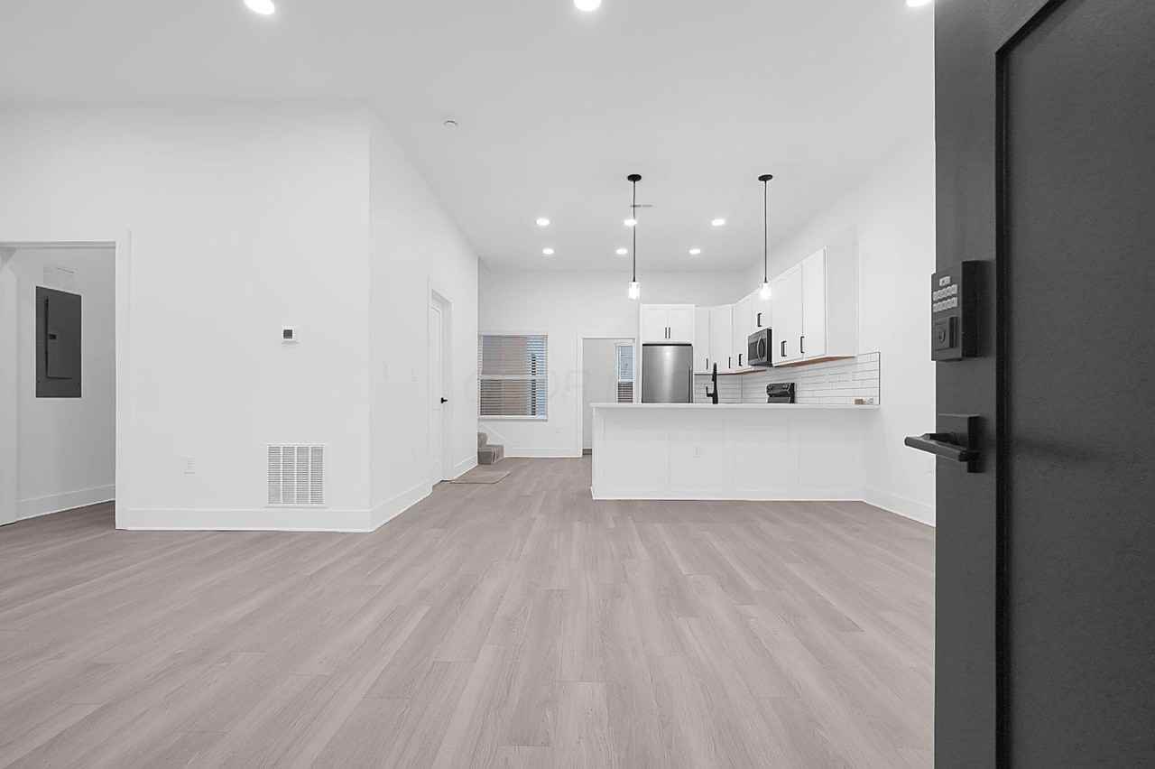 936 Wagner St - Photo 3 of 24