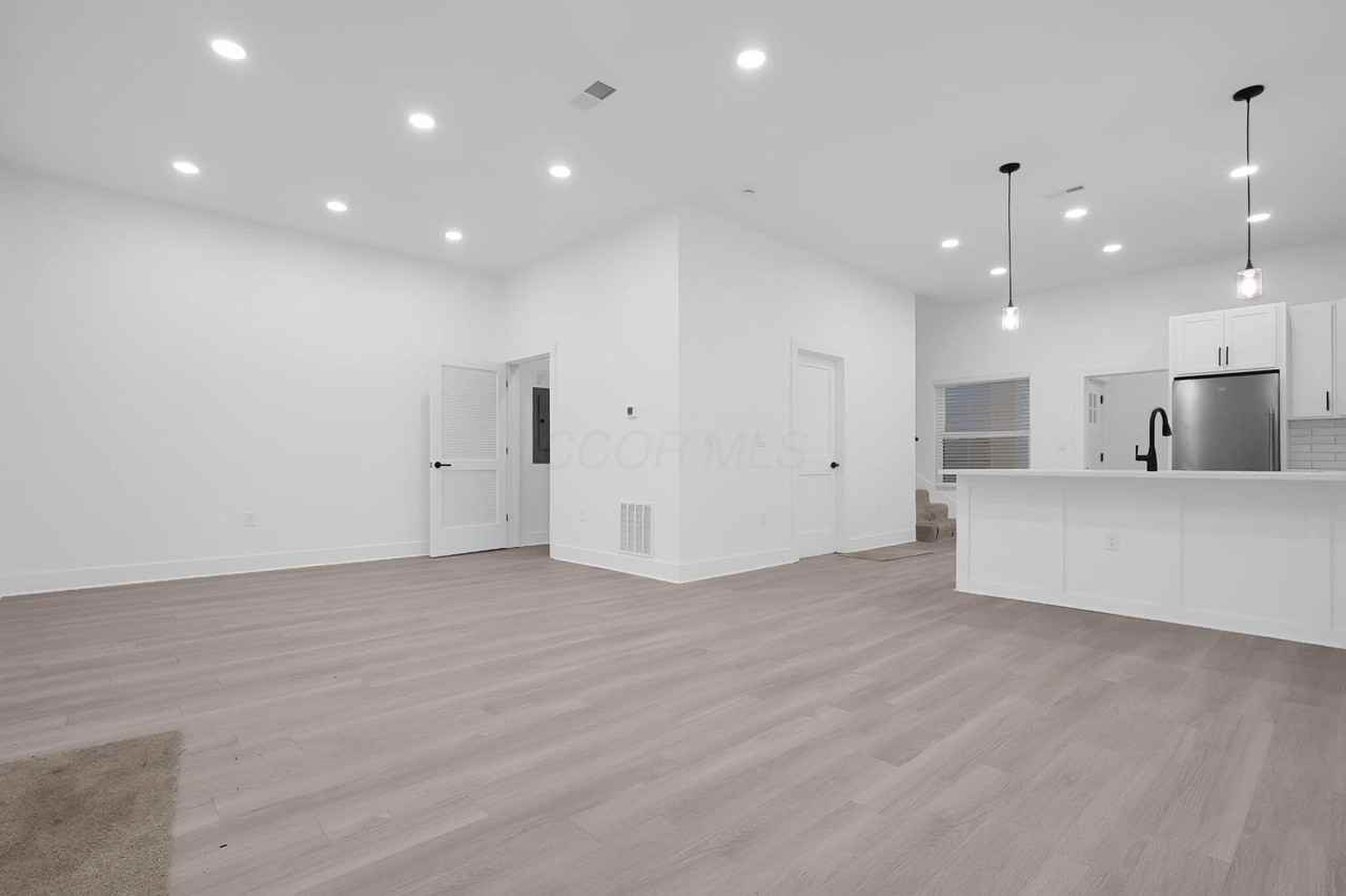 936 Wagner St - Photo 5 of 24