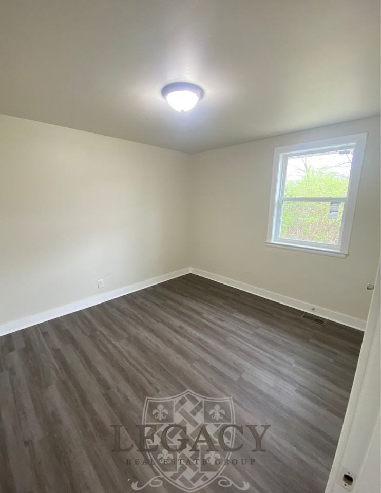 7104 White Oak Dr #1 - Photo 4 of 12