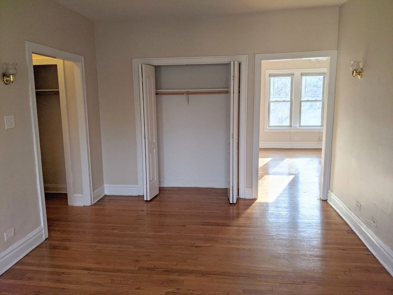 908 Reba Pl - Photo 6 of 8