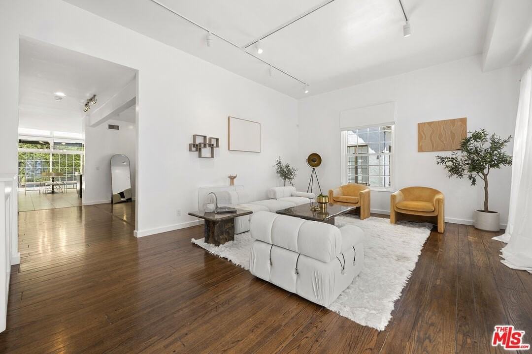 245 N Wetherly Dr - Photo 4 of 20