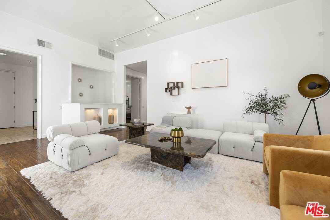 245 N Wetherly Dr - Photo 5 of 20