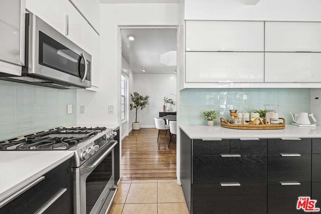 245 N Wetherly Dr - Photo 7 of 20