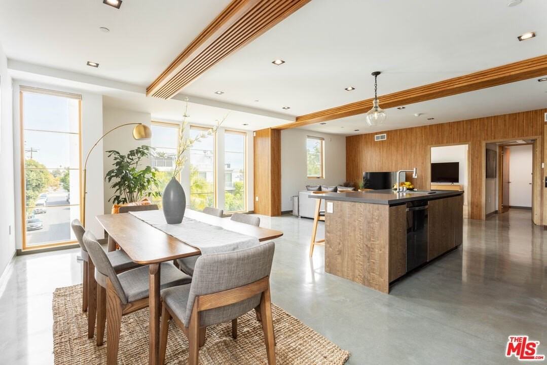 547 N Sweetzer Ave Unit 202