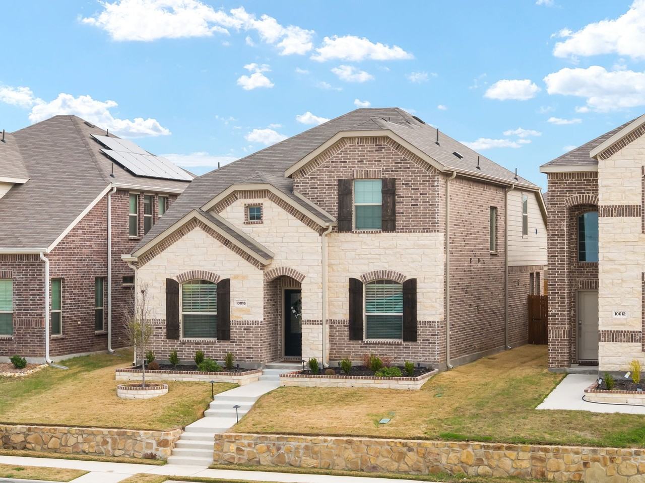 10016 Thornapple Rd - Photo 2 of 8