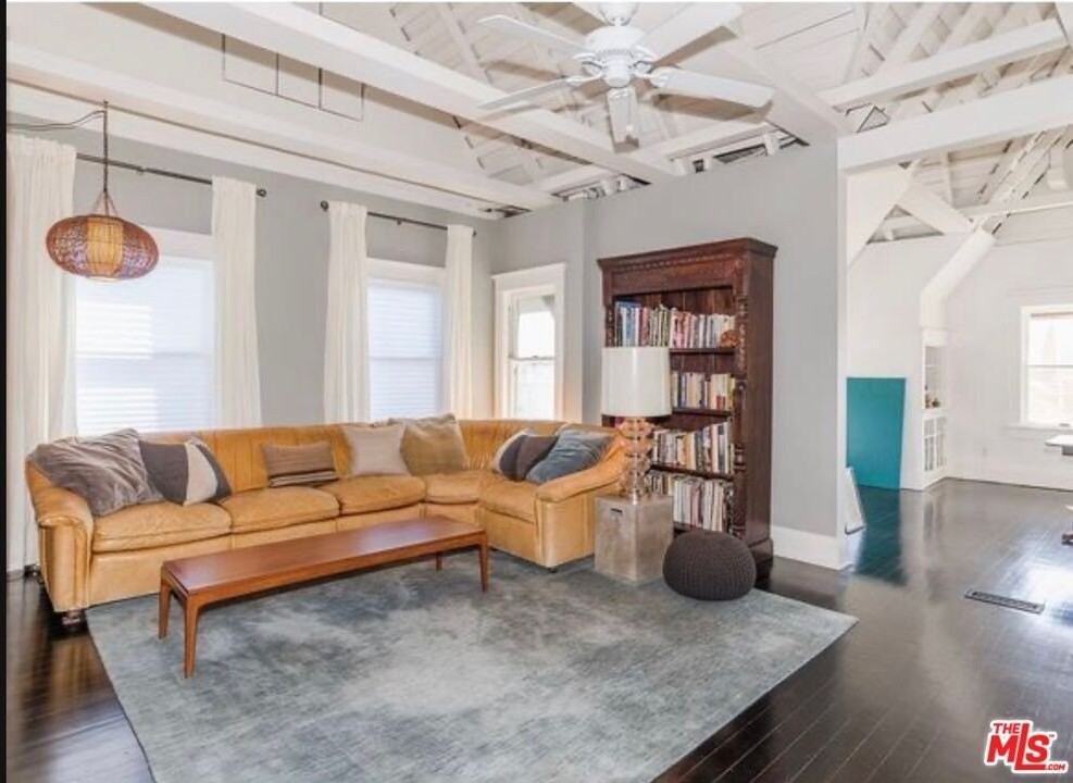 1315 1/2 Kellam Ave - Photo 7 of 12