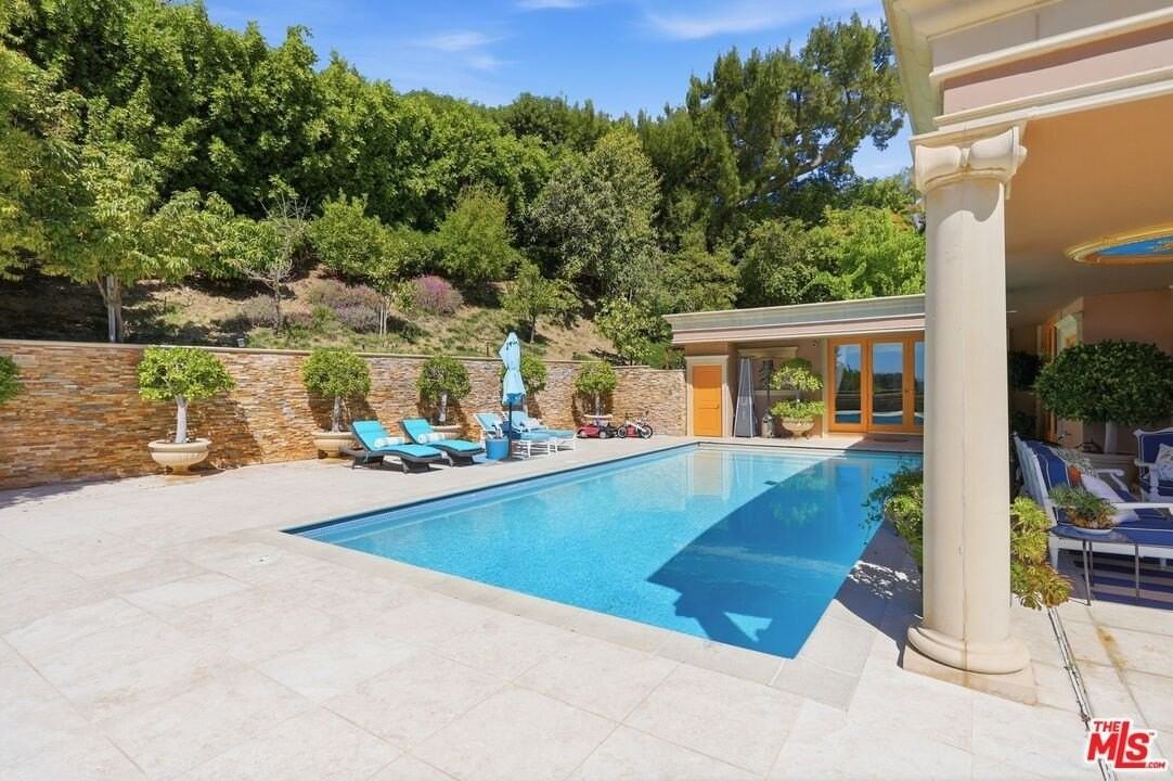 1831 Loma Vista Dr - Photo 4 of 21