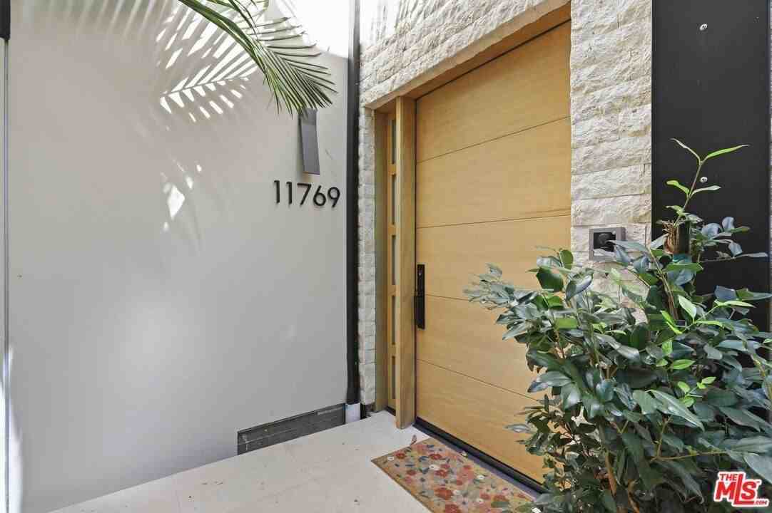 11769 Bellagio Rd - Photo 2 of 25