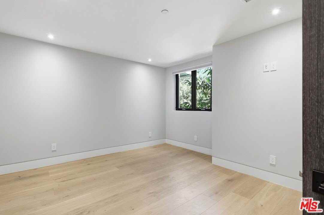 11769 Bellagio Rd - Photo 5 of 25