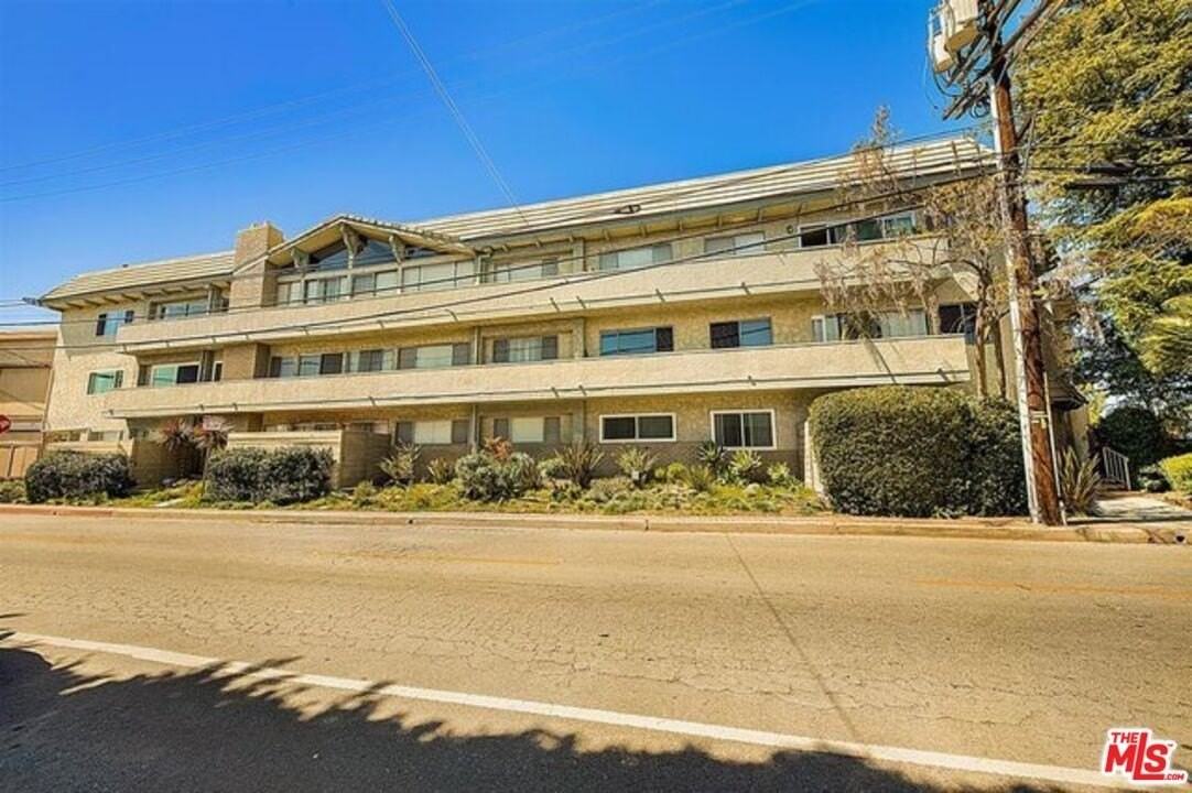 2345 Roscomare Rd Apt 201 - Photo 2 of 16