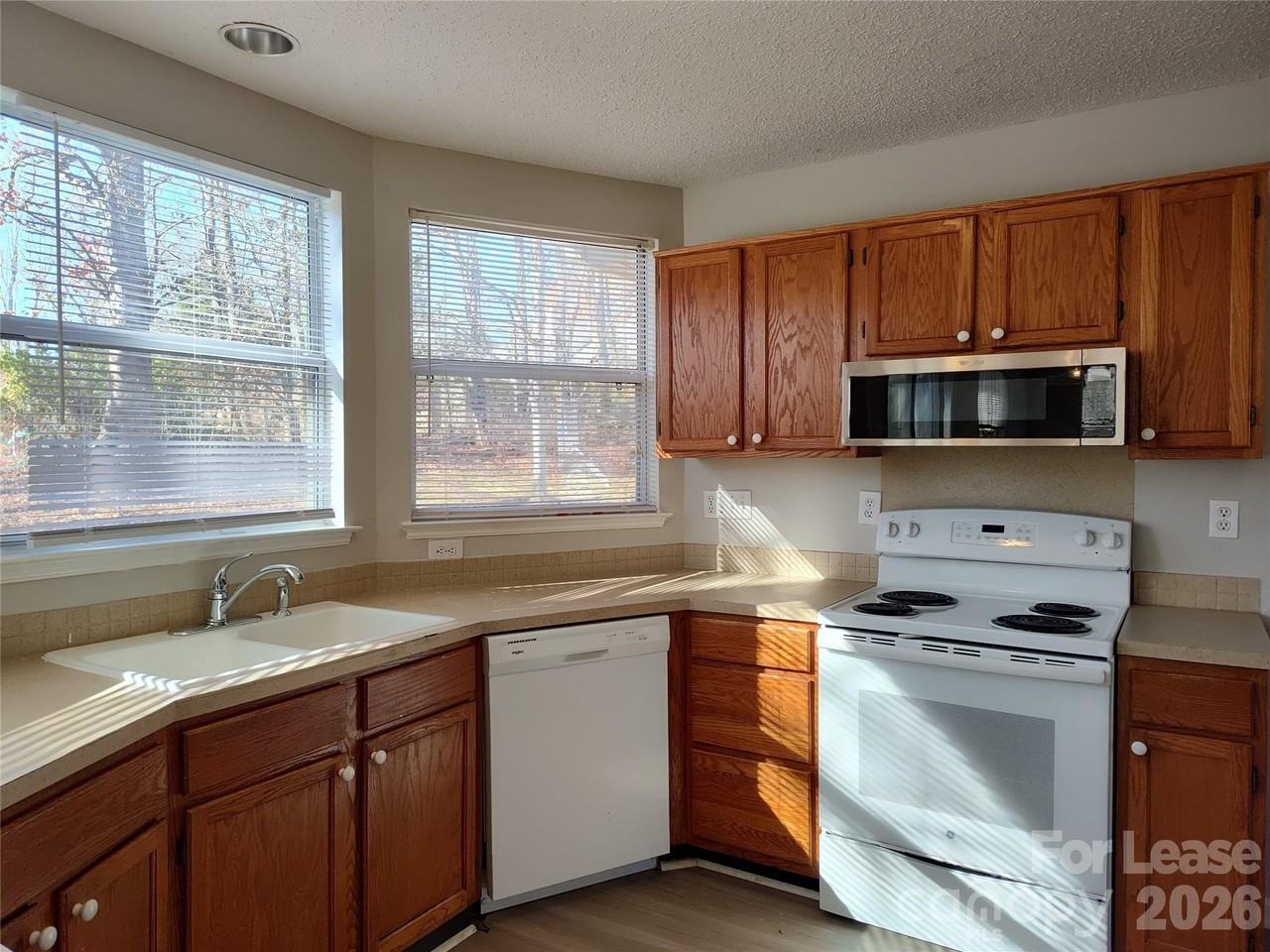 10000 Dunfries Rd - Photo 2 of 19