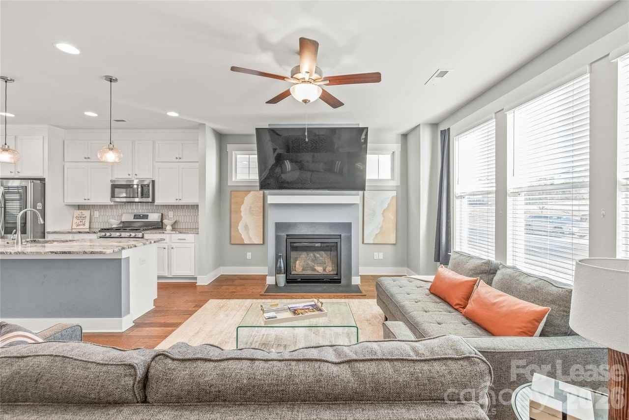 554 Amalfi Dr - Photo 6 of 43