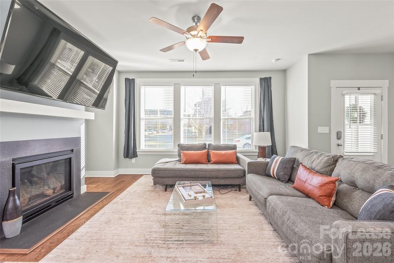 554 Amalfi Dr - Photo 6 of 41