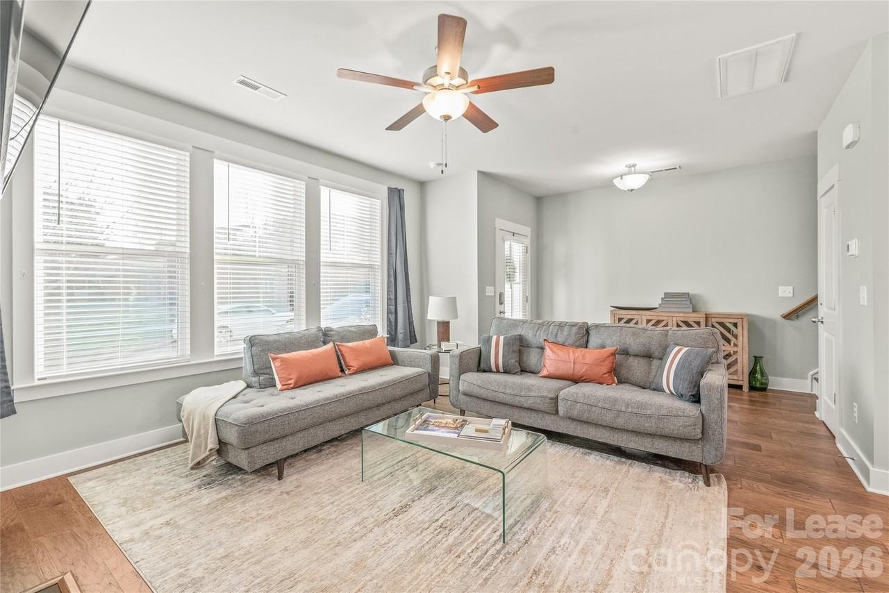554 Amalfi Dr - Photo 3 of 41