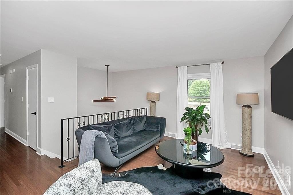 3052 Brookridge Ln - Photo 2 of 38