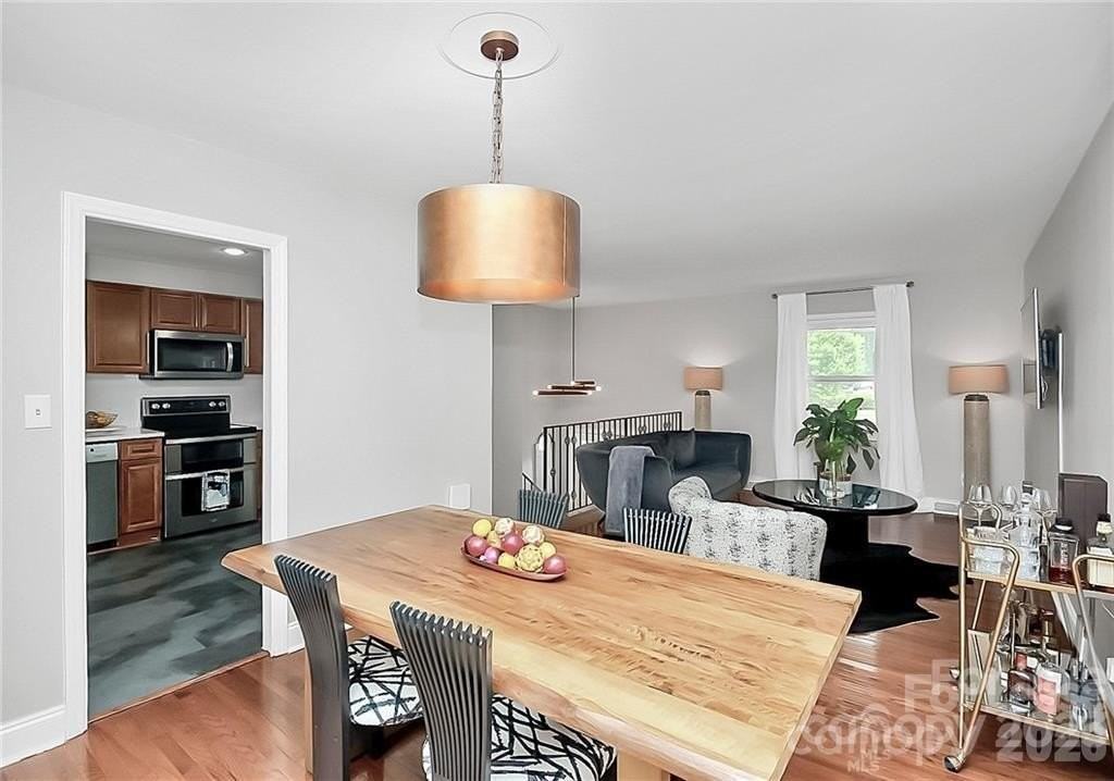 3052 Brookridge Ln - Photo 7 of 38