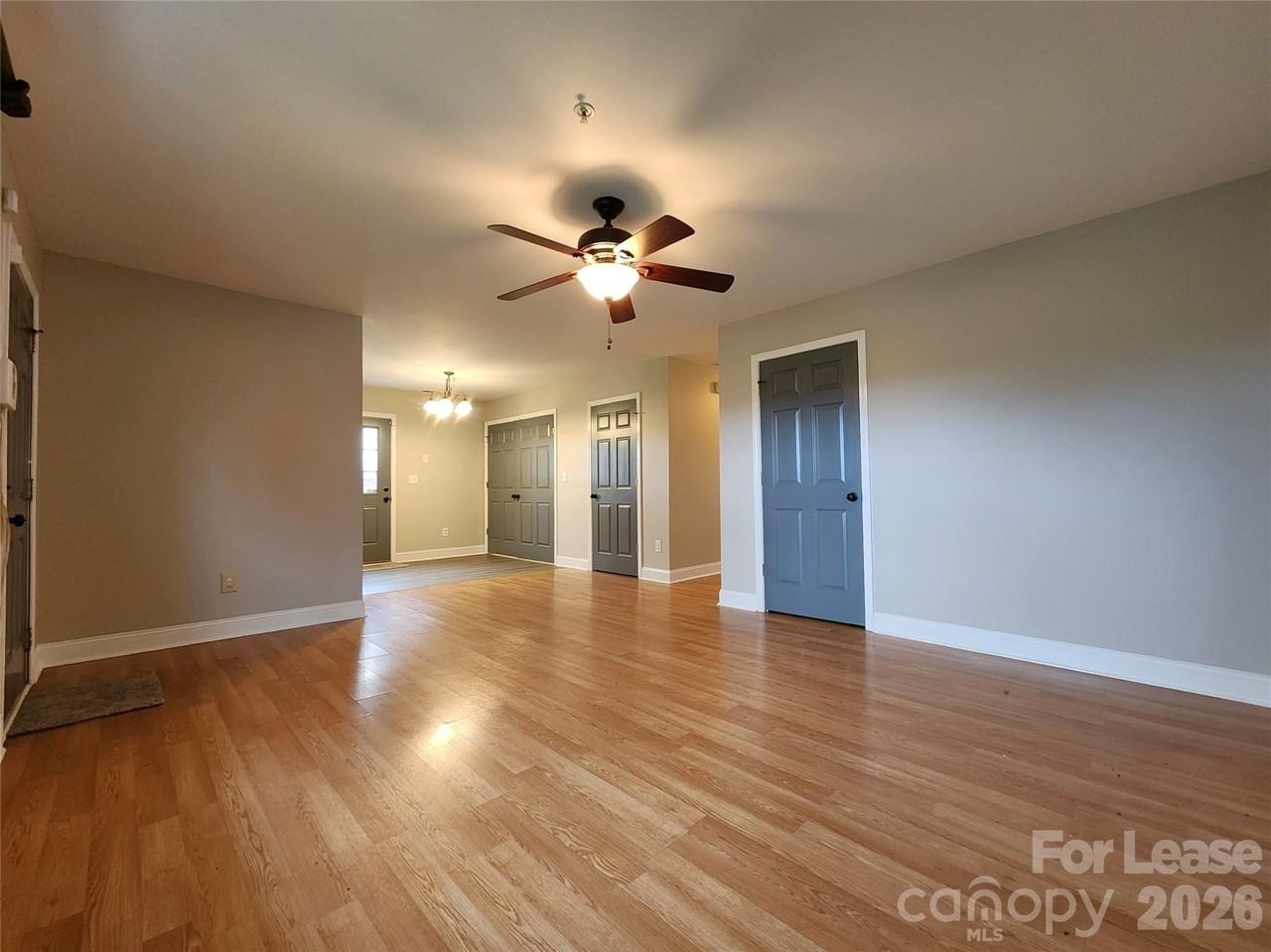 1607 Parkdale Ave - Photo 3 of 19