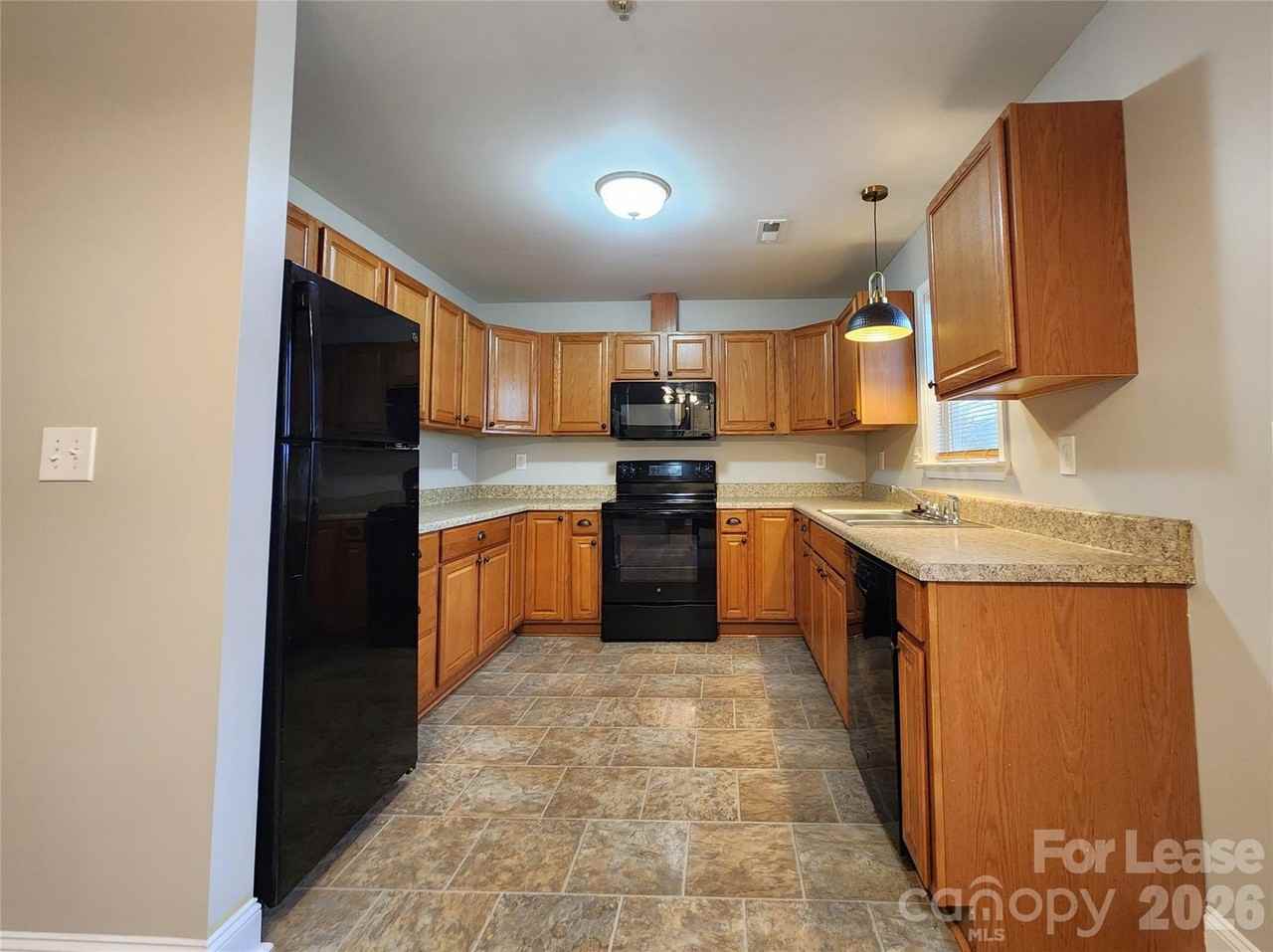 1607 Parkdale Ave - Photo 4 of 19