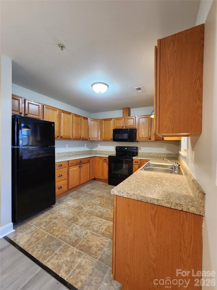 1607 Parkdale Ave - Photo 5 of 19