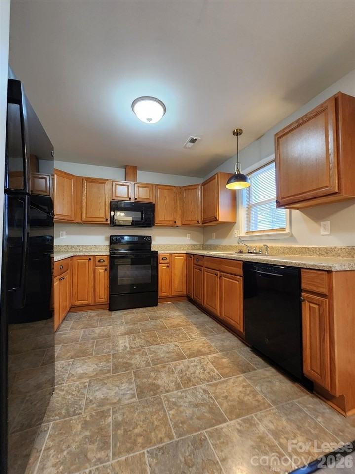 1607 Parkdale Ave - Photo 6 of 19