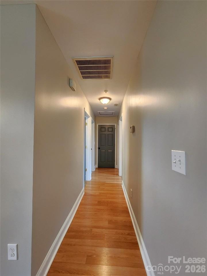 1607 Parkdale Ave - Photo 7 of 19