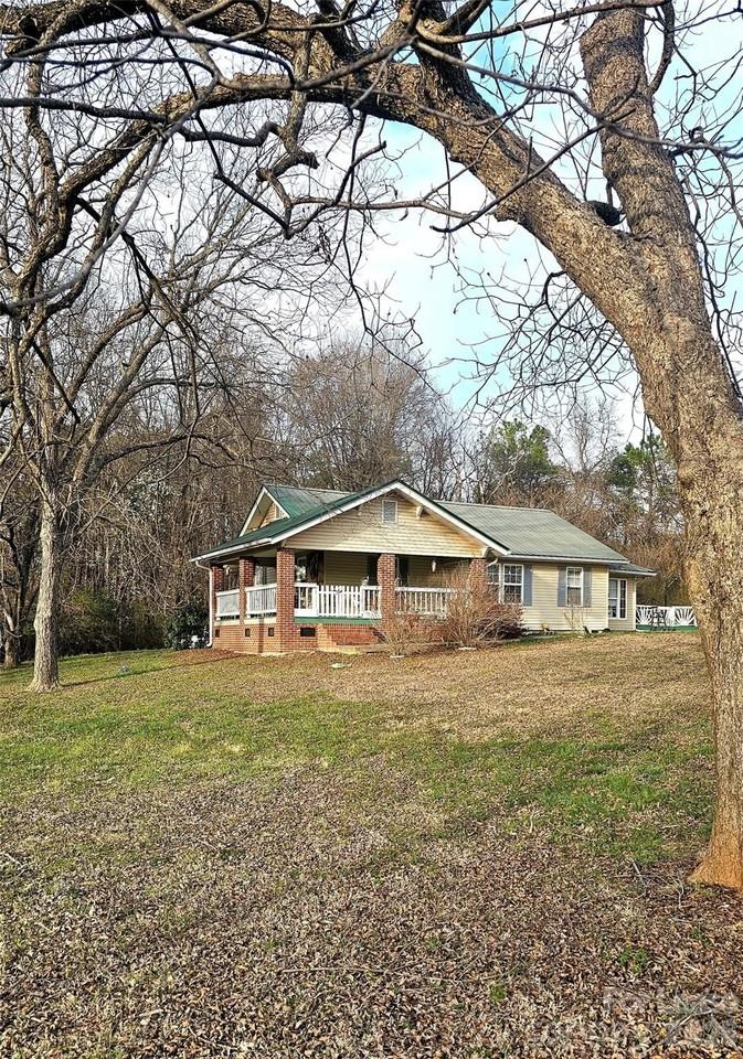 404 Moss Springs Rd - Photo 2 of 17