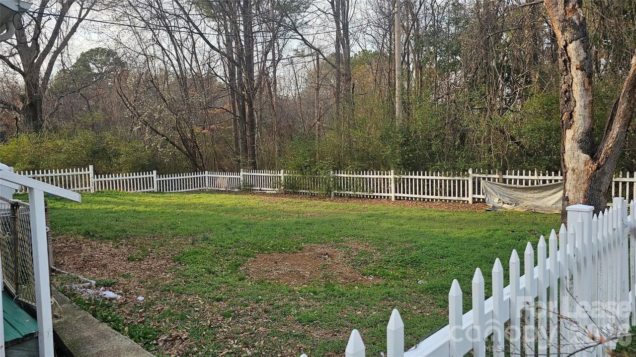 404 Moss Springs Rd - Photo 3 of 17