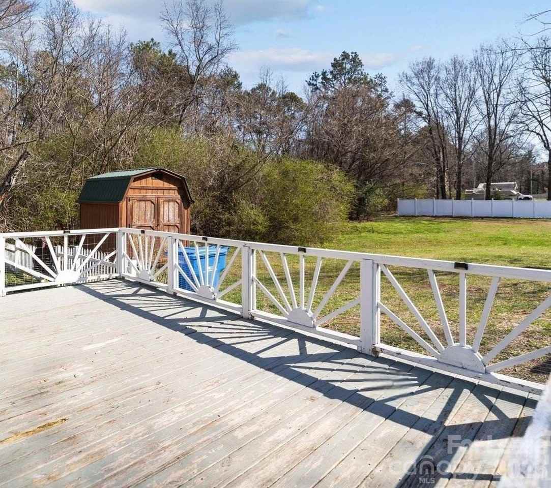 404 Moss Springs Rd - Photo 5 of 17