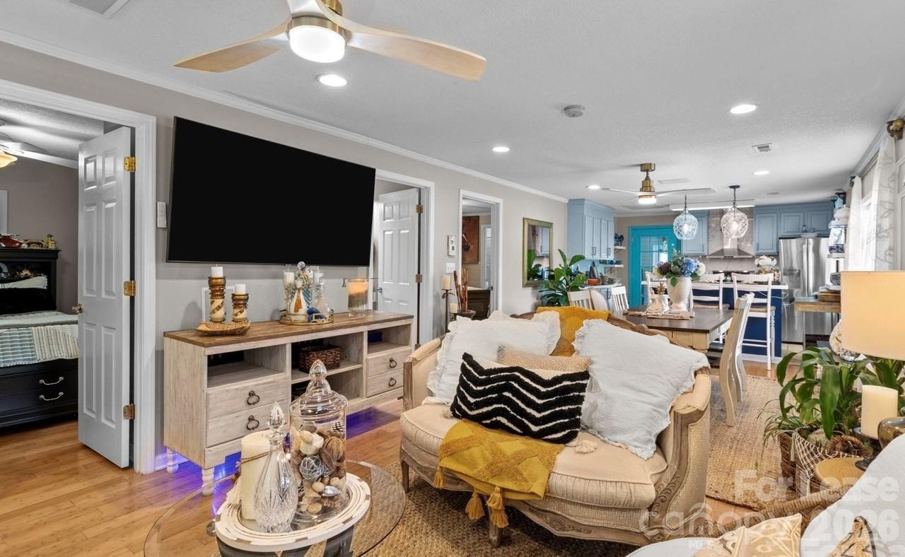 404 Moss Springs Rd - Photo 7 of 17