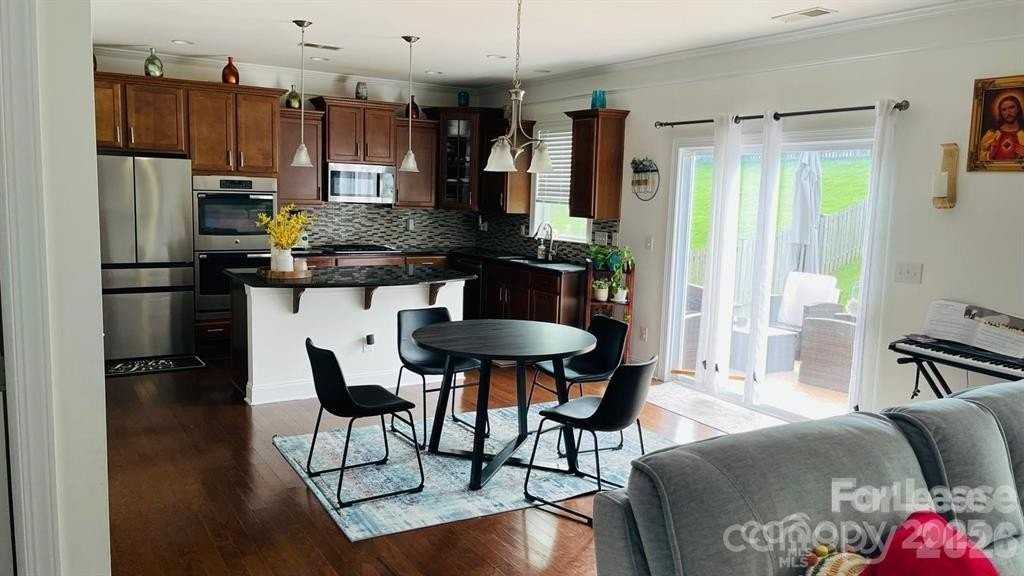 1428 Overlea Pl Nw - Photo 5 of 25