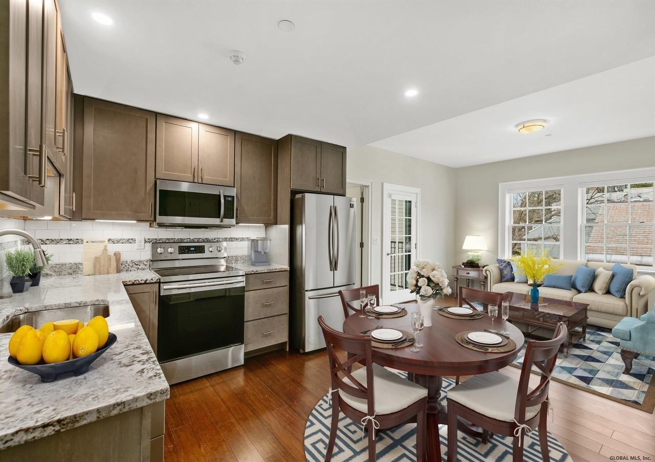 25 Lawrence St Ste 3c - Photo 2 of 12