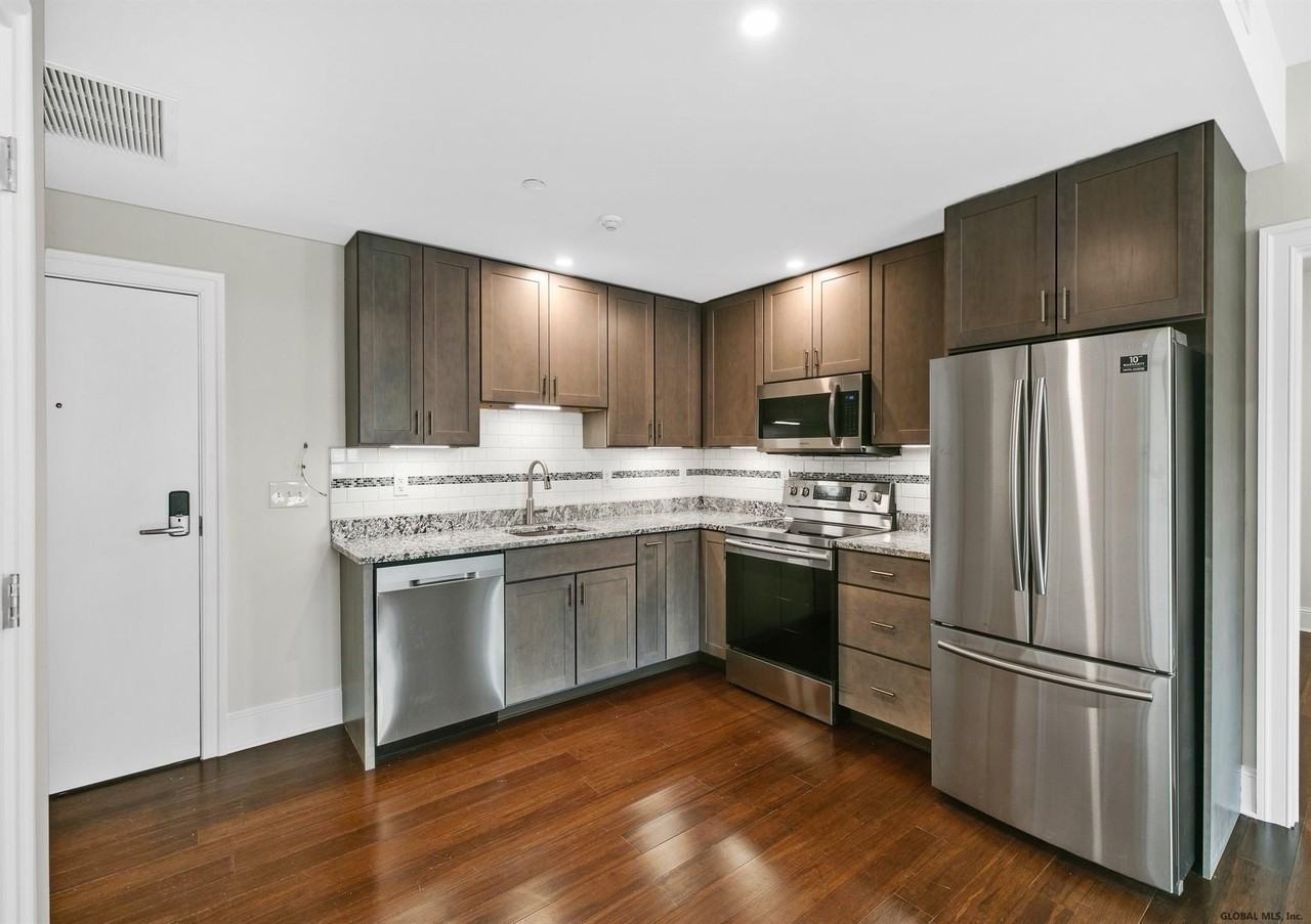 25 Lawrence St Ste 3c - Photo 4 of 12