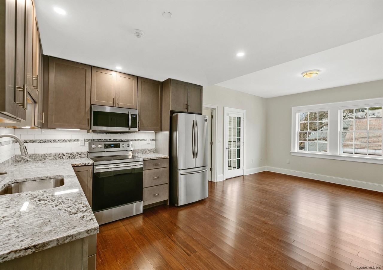 25 Lawrence St Ste 3c - Photo 7 of 12