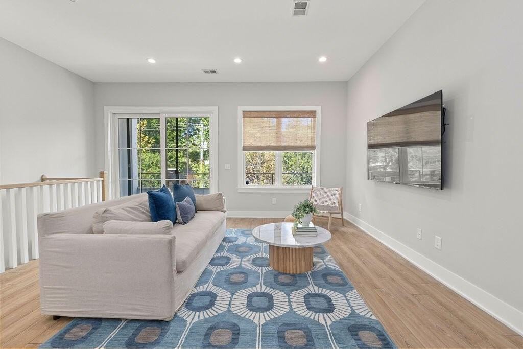 16 Shem Dr - Photo 7 of 50