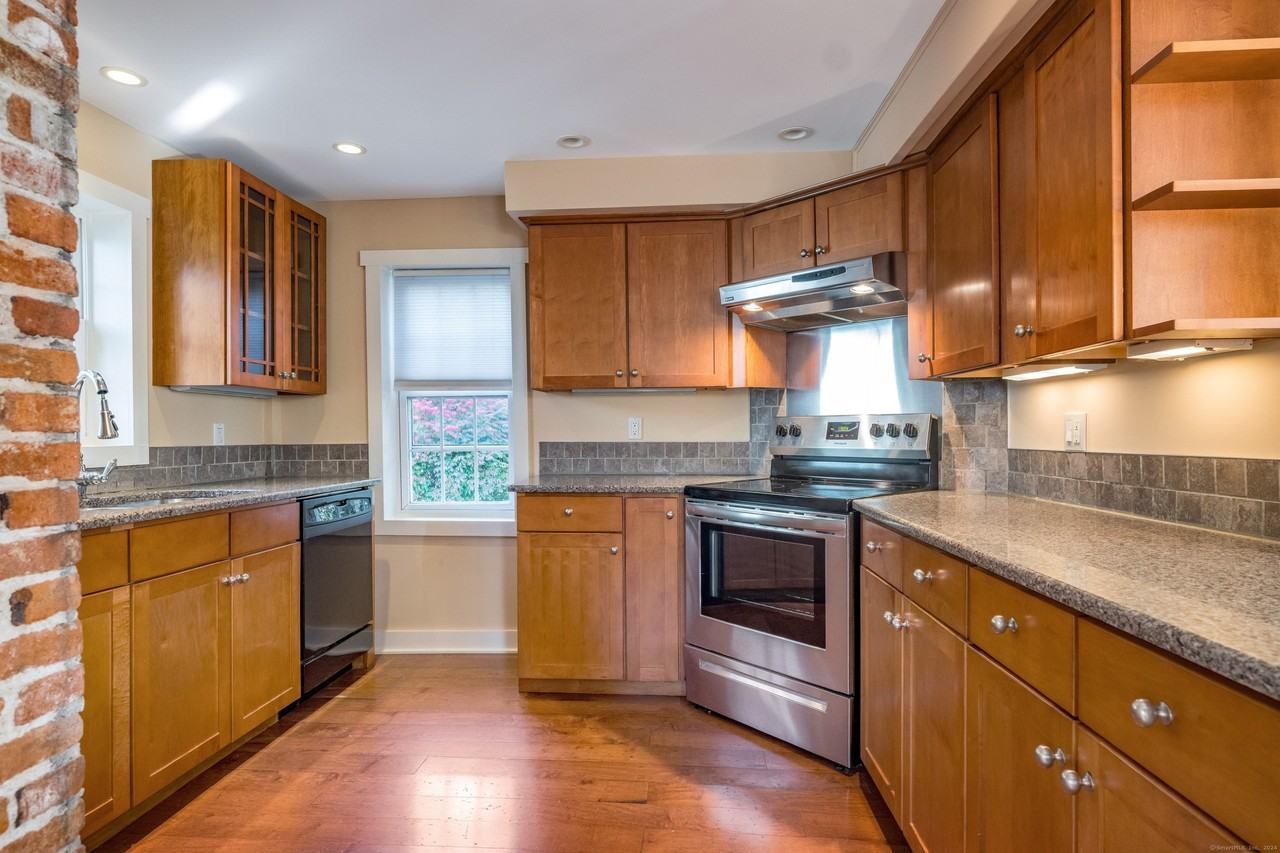 97 Commerce St - Photo 2 of 20