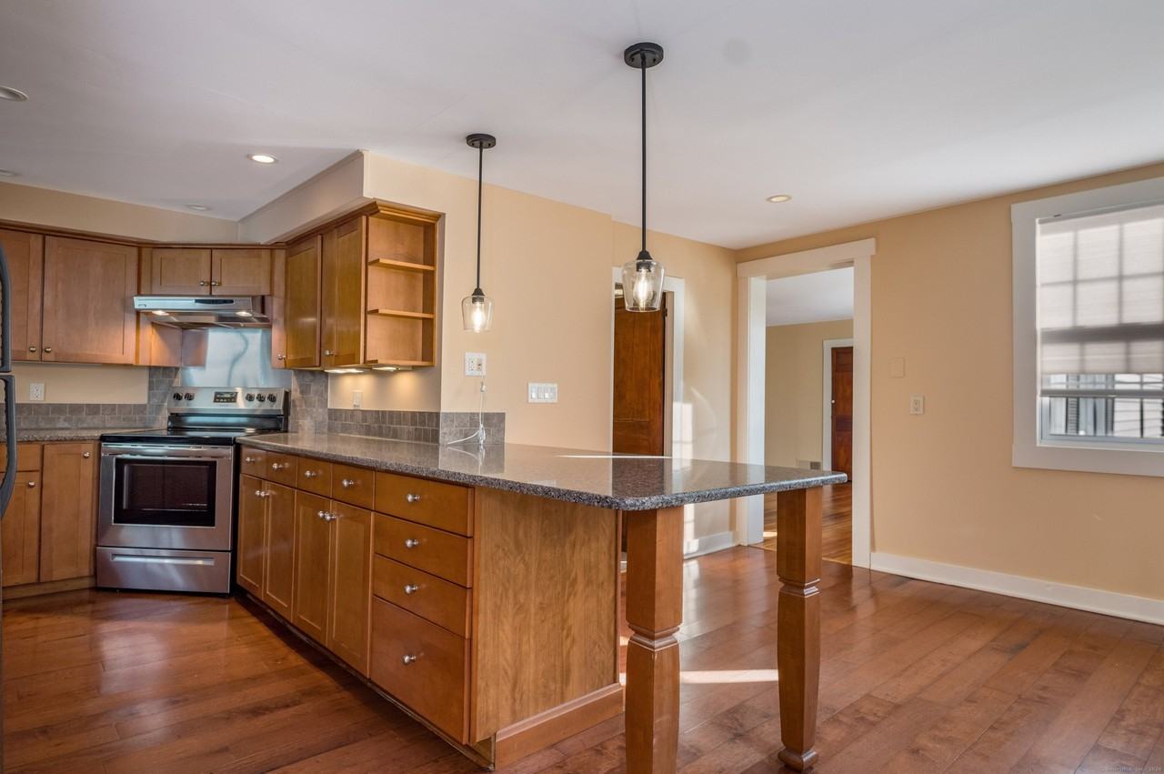 97 Commerce St - Photo 3 of 20