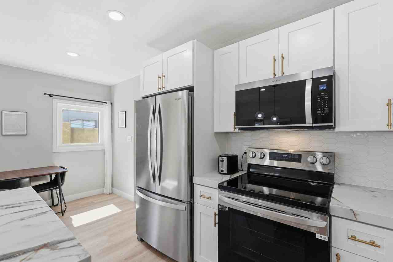 N 11th Ave - Photo 6 of 11