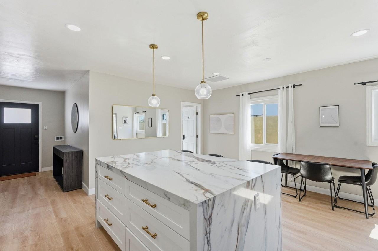 N 11th Ave - Photo 7 of 11