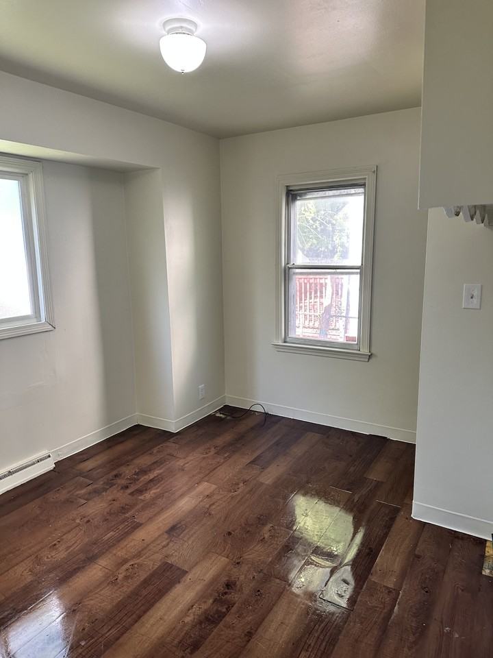 745 Crawford St #1 - Photo 3 of 7